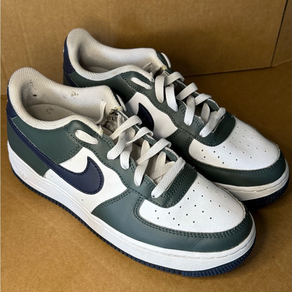 Nike Air Force 1 Low Vintage Green Obsidian Youth - HF5178-300 - Size 6.5Y